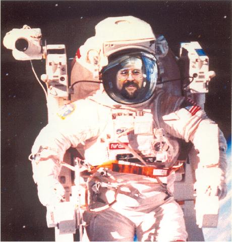 spacehowie.jpg (39471 bytes)